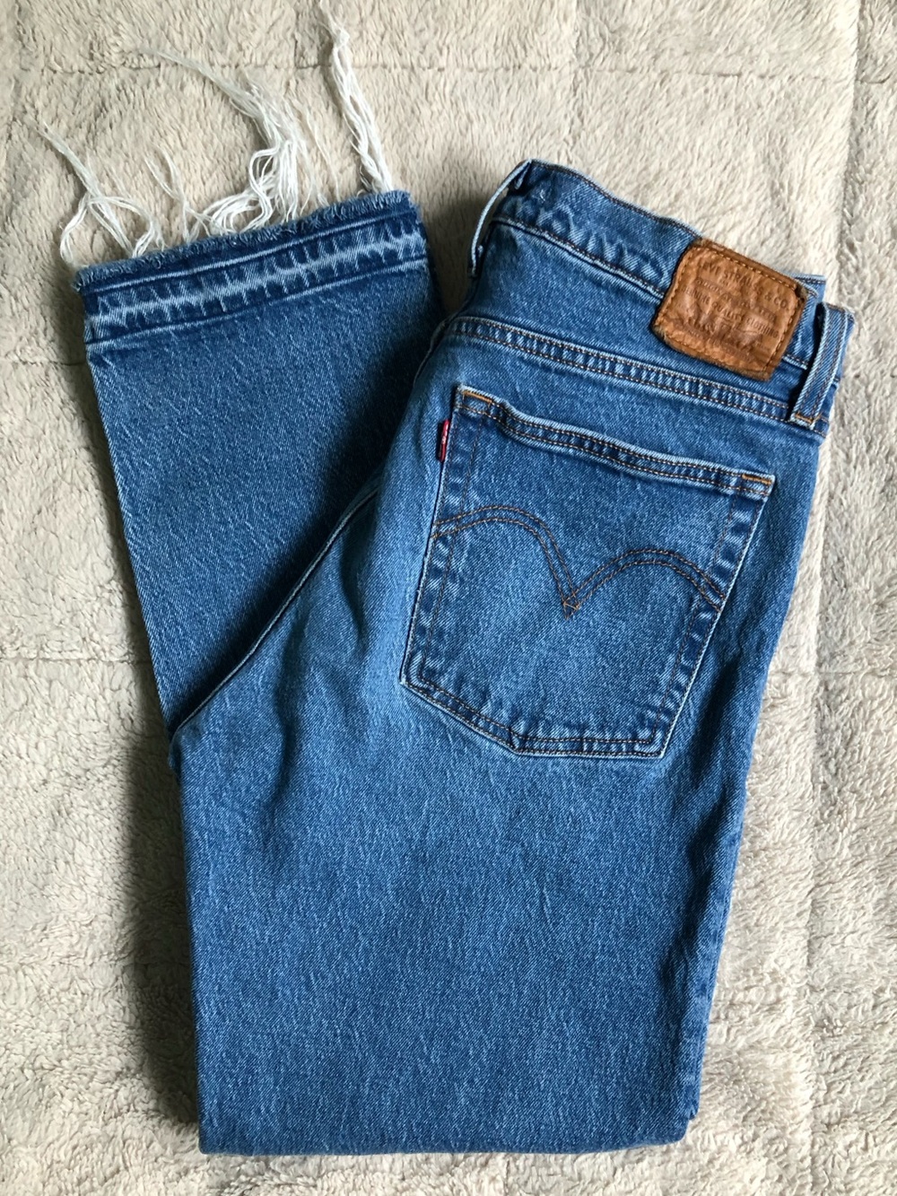 Levi’s Wedgie Straight Leg Button-Up Light Wash Denim Jeans Distressed Raw Hem